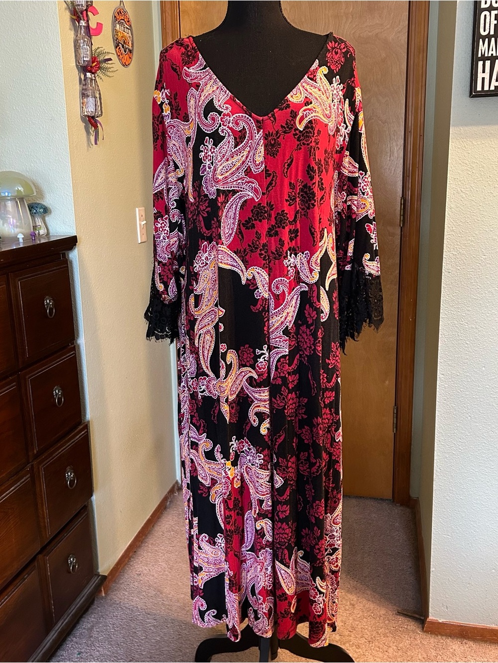 Catherine’s floral paisley v-neck long sleeve lounger dress eyelash lace 4X